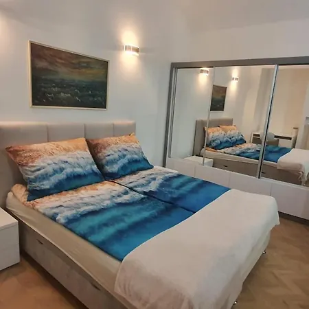 Monar Exclusive Center Free Parking In Garage