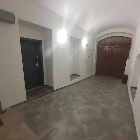 Monar Exclusive Center Free Parking In Garage