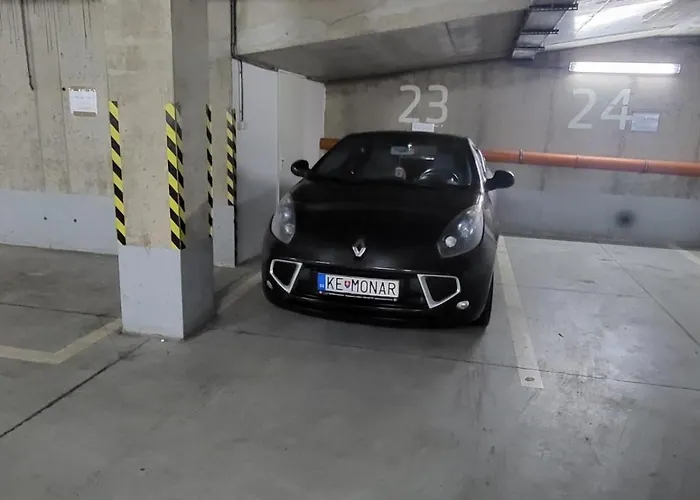 Monar Exclusive Center Free Parking In Garage